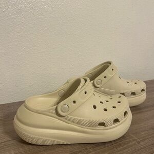 Crocs Women’s 5 Men’s 3 Cream Clogs
